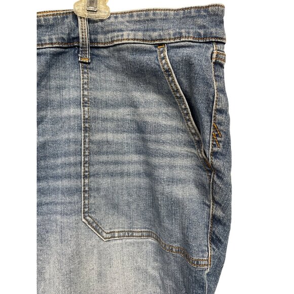 Torrid Medium Wash Relaxed Denim Cropped Jeans Womens Plus Size 28 Short - Picture 2 of 4